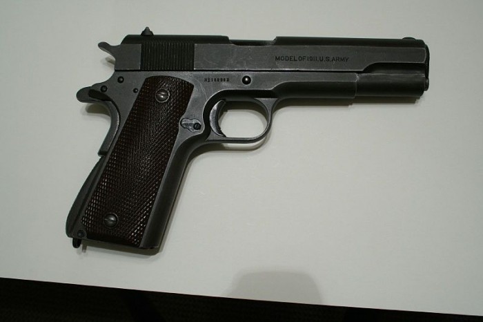 800px-Flickr_-_~Steve_Z~_-_Colt_1911_made_in_1917.jpg
