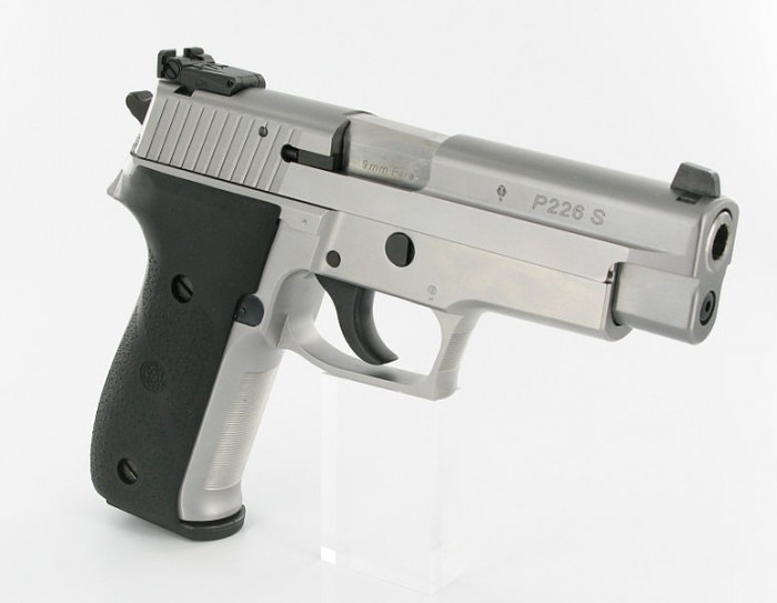773px-Pistole_SIG_Sauer_P226_S.jpg